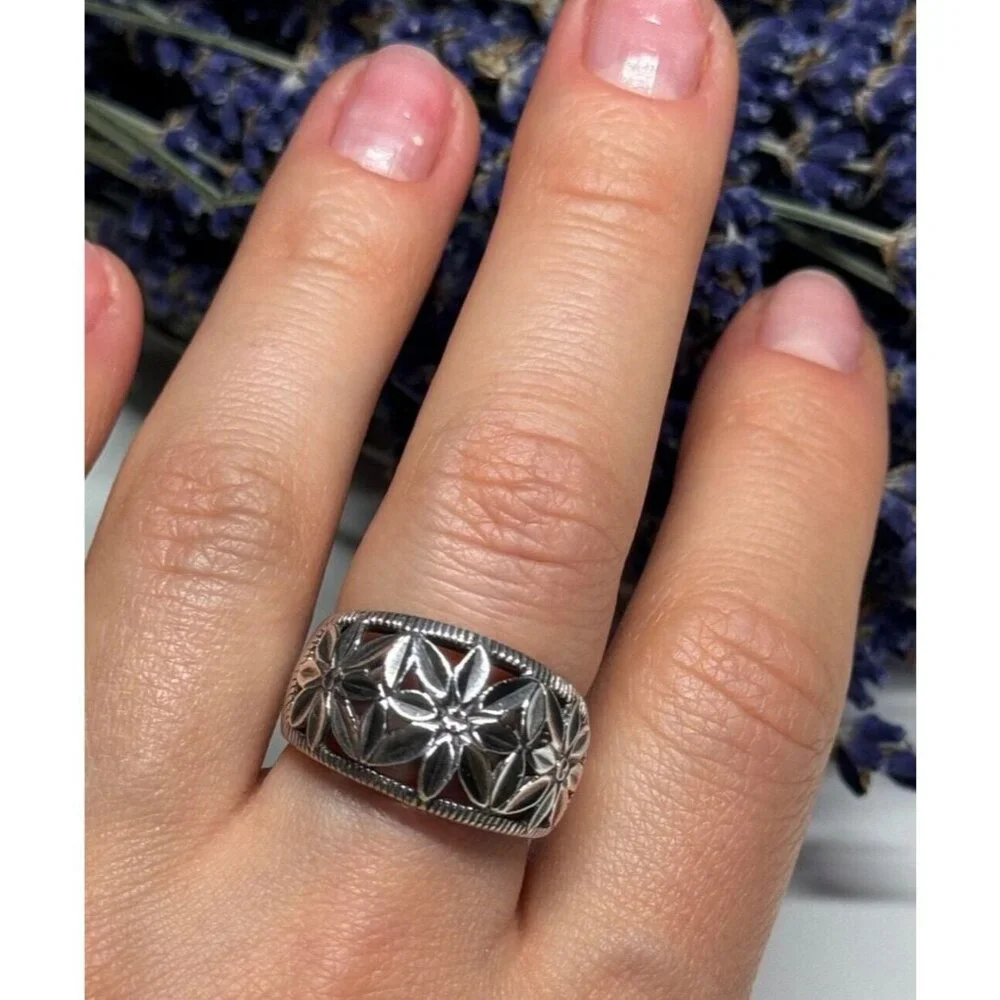 925 STERLING SILVER RING SIZE 7